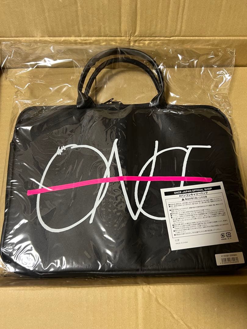 TWICE パソコンキャリーバッグ