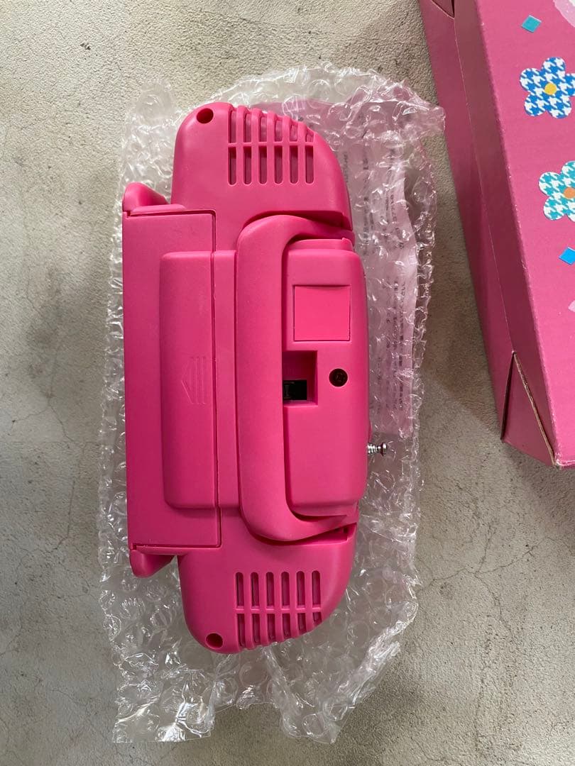 新品未使用　ハローキティ ミニポータブル AM/FM ラジオ