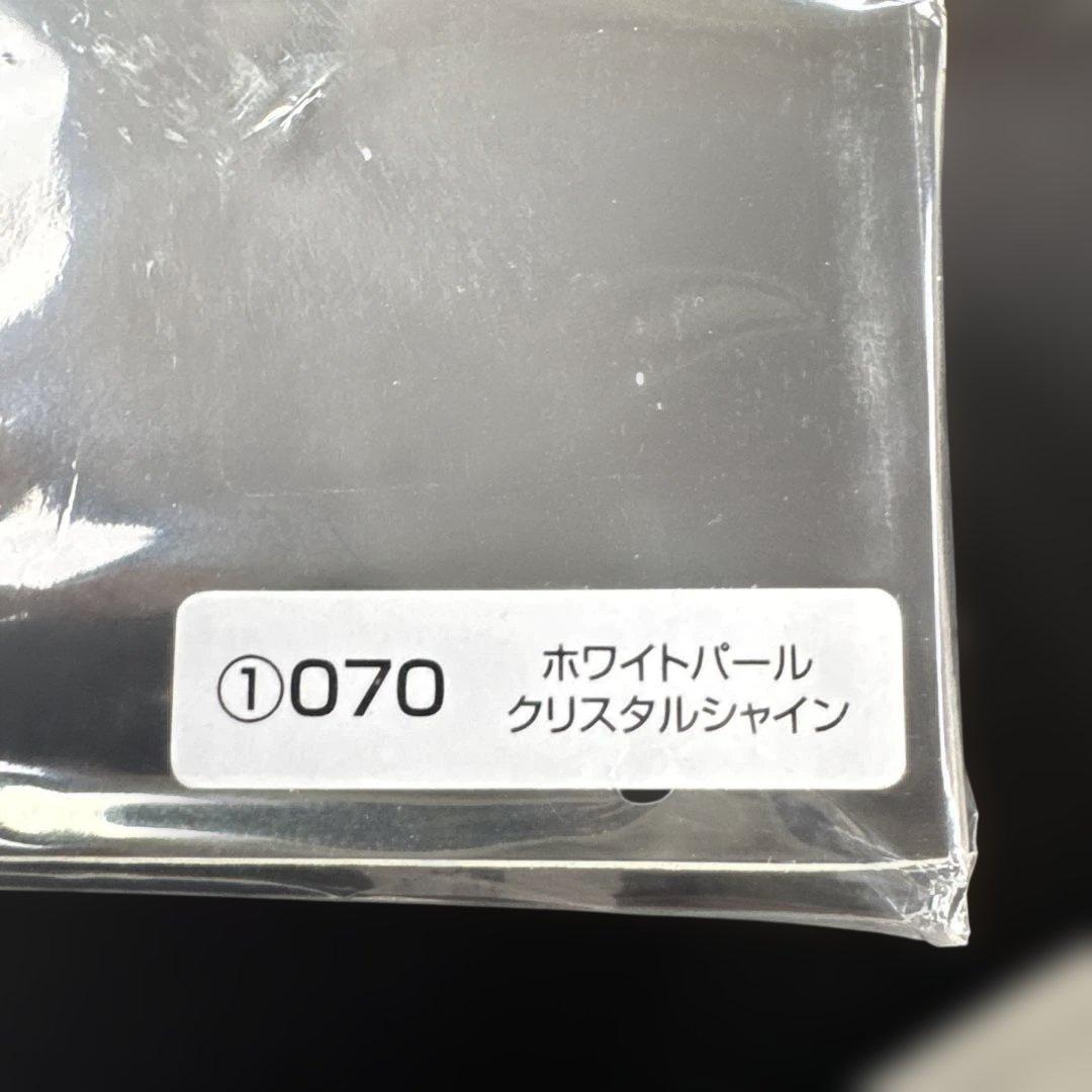 トヨタ ハリアー ホワイトパールクリスタルシャイン　カラーサンプル