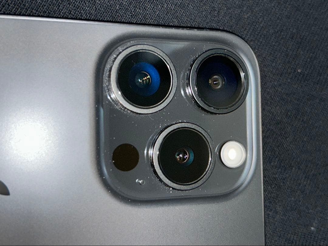 出品25日まで　極美品 iPhone 15 pro 256Gブラックチタニウム