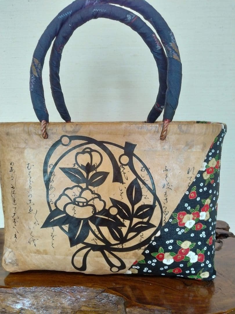 切り絵「椿」の一閑張り