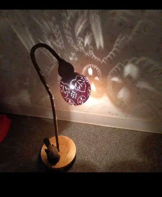 ハンドメイド　スタンド型ひょうたんランプ　小鳥付き　葉の模様