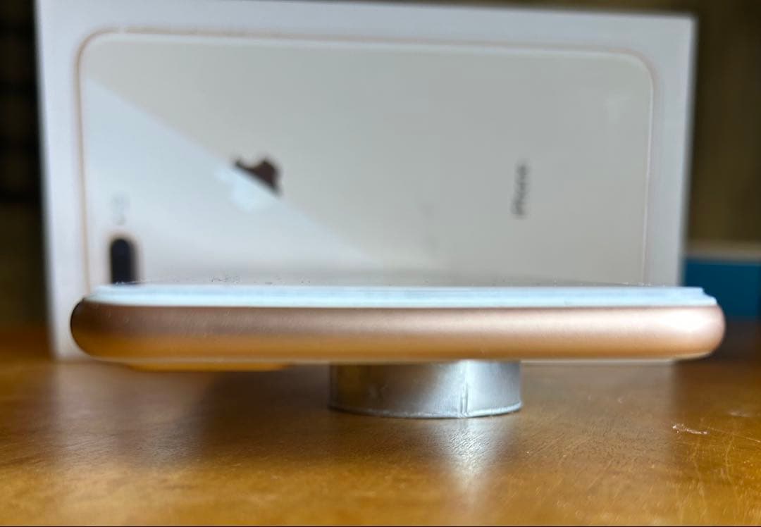 iPhone 8 Plus ゴールド 本体