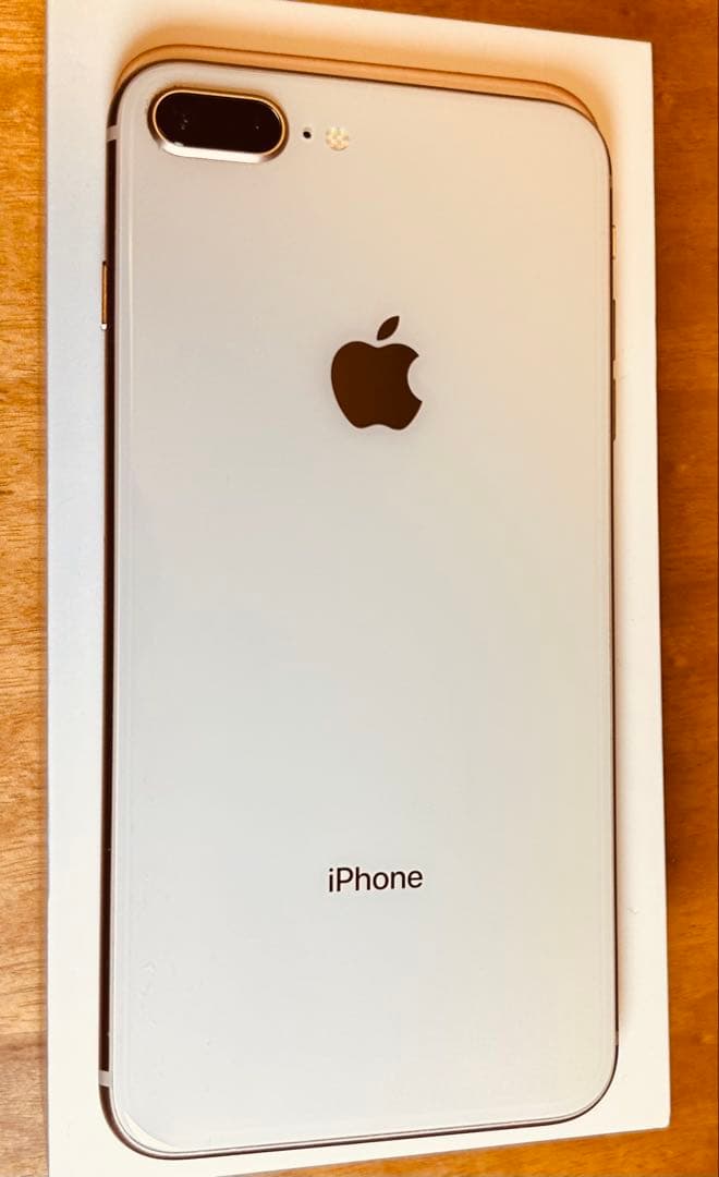 iPhone 8 Plus ゴールド 本体