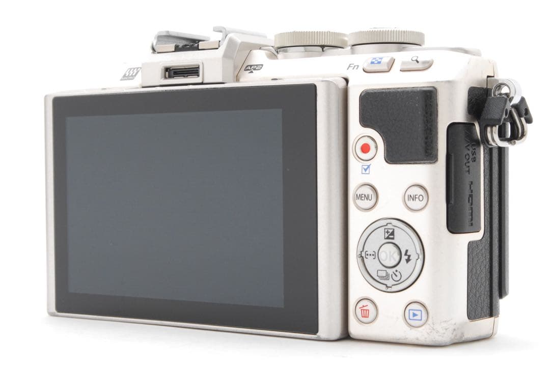 ✨極美品✨オリンパス E-PL7 ボディ❤️ショット数わずか3,272回！