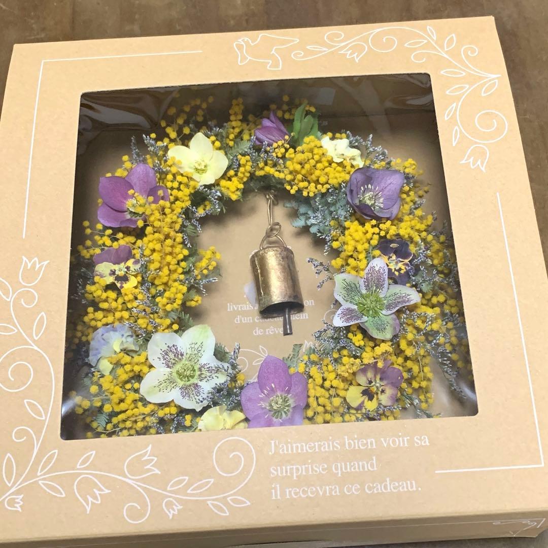 ミモザとクリスマスローズのオーバルリース約27センチ