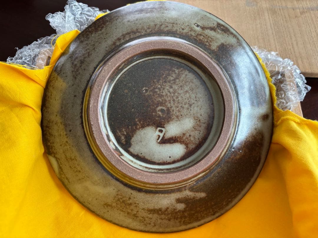 人間国宝 島岡達三 益子焼 象嵌赤絵草花文皿共箱