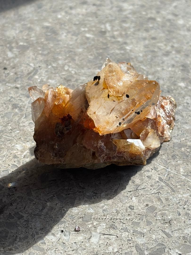 ネパール産　ヒマラヤ水晶クラスター　220g 照り艶　キラキラ　天然石