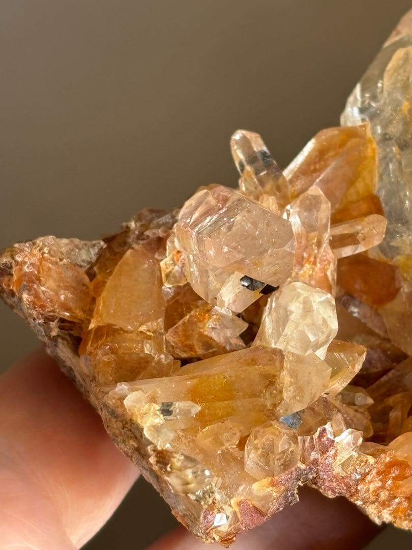 ネパール産　ヒマラヤ水晶クラスター　220g 照り艶　キラキラ　天然石