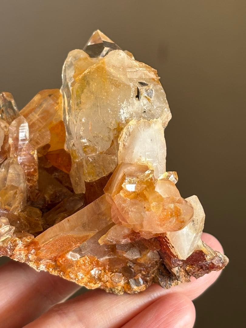 ネパール産　ヒマラヤ水晶クラスター　220g 照り艶　キラキラ　天然石