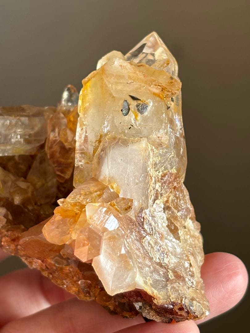 ネパール産　ヒマラヤ水晶クラスター　220g 照り艶　キラキラ　天然石