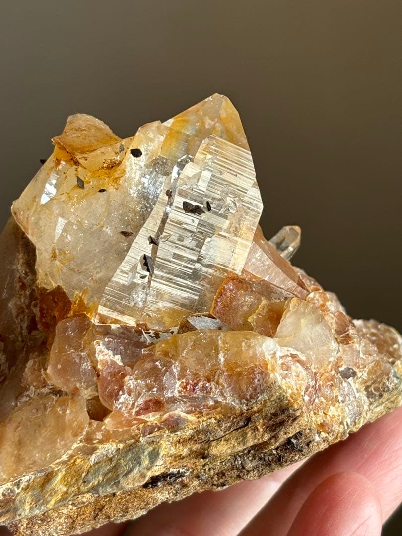 ネパール産　ヒマラヤ水晶クラスター　220g 照り艶　キラキラ　天然石