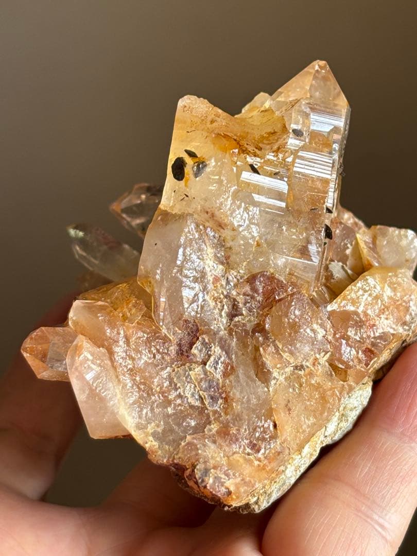 ネパール産　ヒマラヤ水晶クラスター　220g 照り艶　キラキラ　天然石