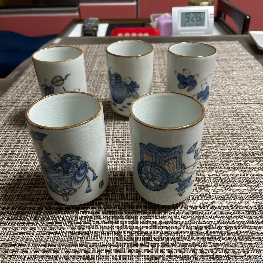 唐子（からこ）三川内焼（みかわちやき）の湯のみと角皿のセット