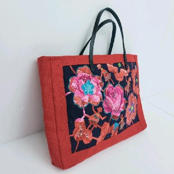 【一点物】ハンドメイド 刺繍 トートバッグ 赤 手作りアートバッグ A4収納可
