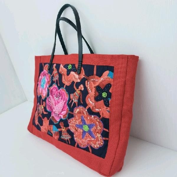 【一点物】ハンドメイド 刺繍 トートバッグ 赤 手作りアートバッグ A4収納可