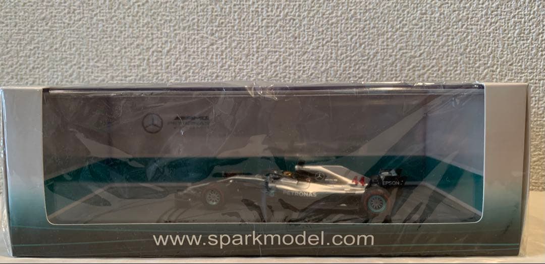 ドーナツターンマーク付き1/43 メルセデスAMG F1 W09 L.ハミルトン