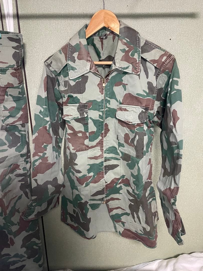 自衛隊　迷彩服　上下セット　補修あり