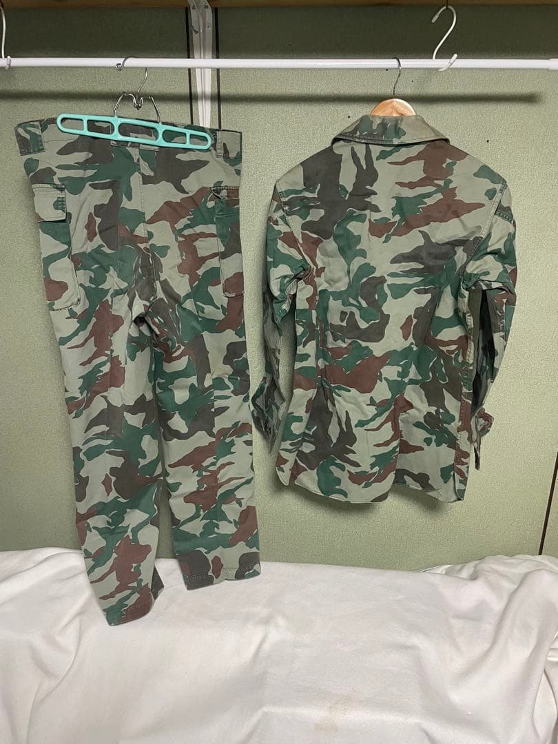 自衛隊　迷彩服　上下セット　補修あり