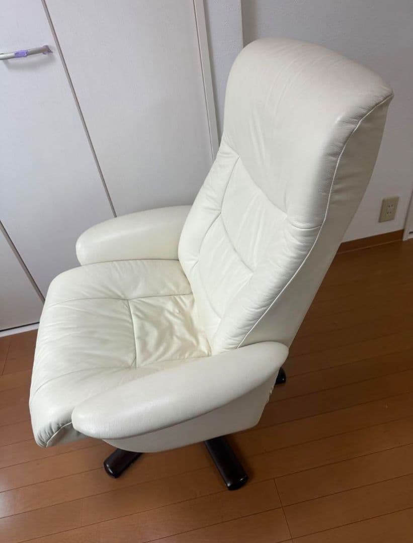 フランスベッド　本革　アイボリー　リクライニングソファ オットマンつき