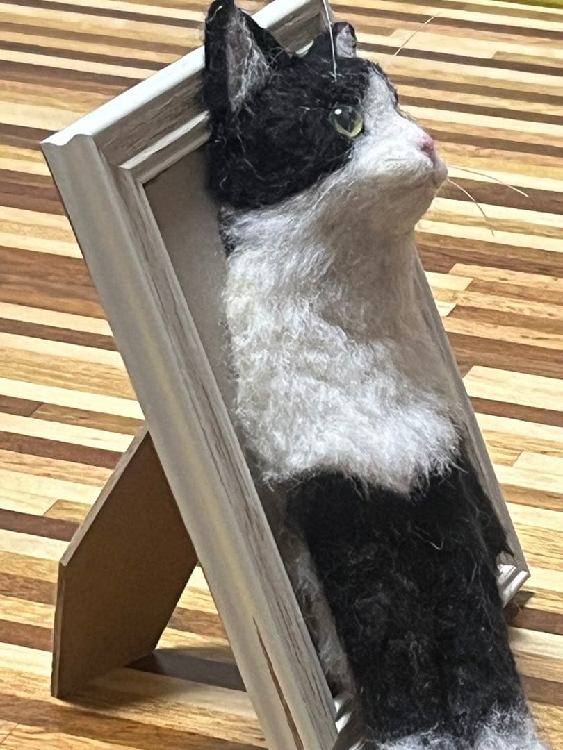 羊毛フェルト　猫　ハチワレ　フレーム