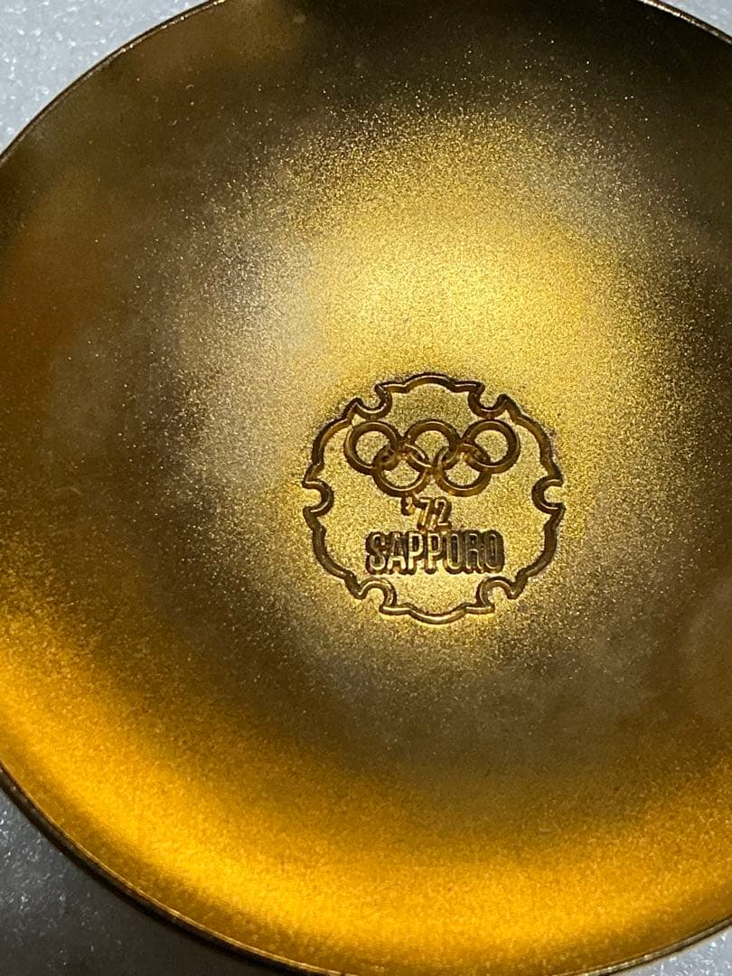 1972年／札幌冬季オリンピック記念盃。【24kGP製　桐箱付き】。