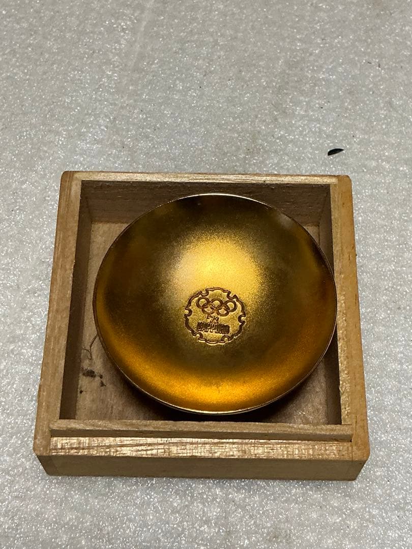 1972年／札幌冬季オリンピック記念盃。【24kGP製　桐箱付き】。