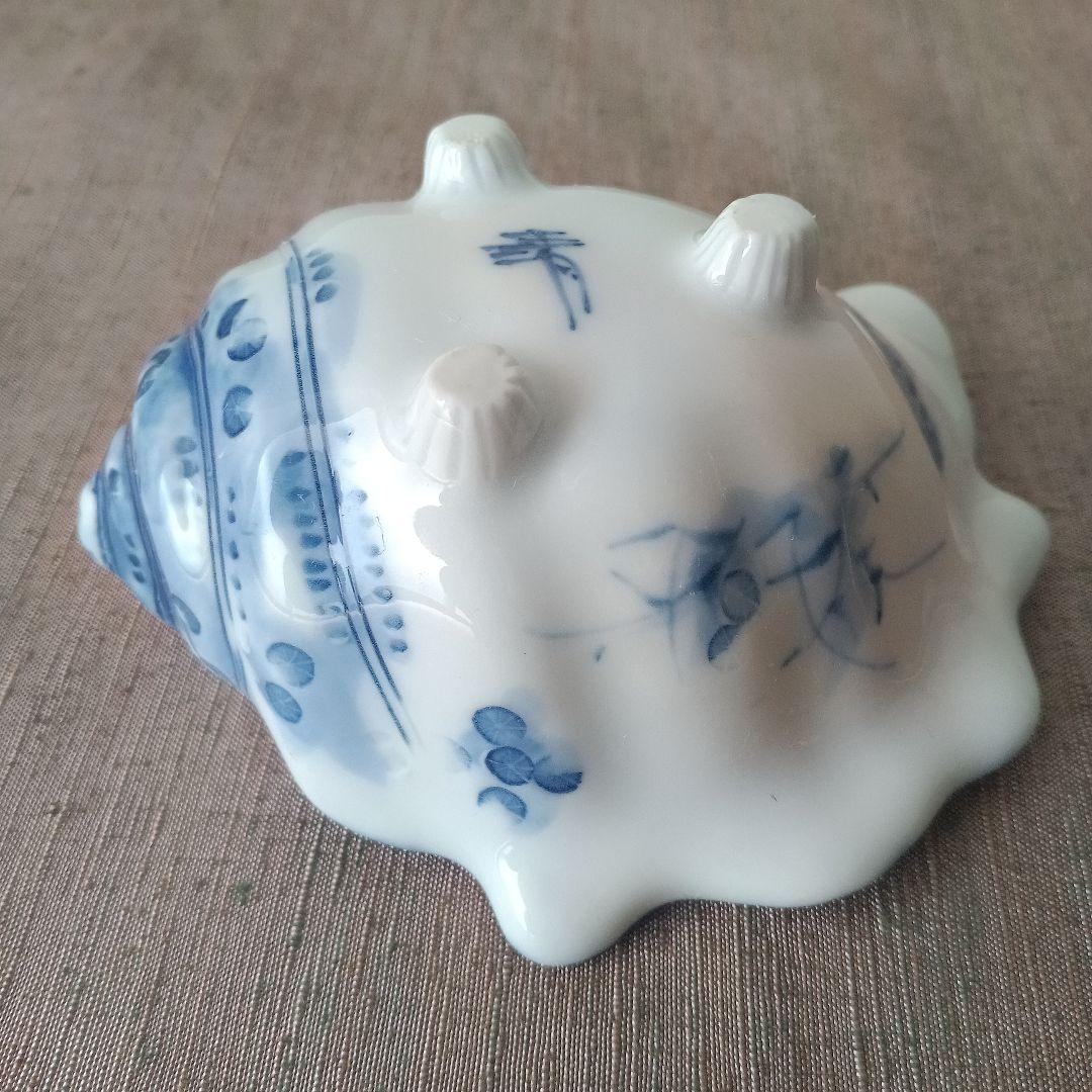 三川内焼　染付貝形蓋物　調味料入れ　平戸焼　栄螺型　流水　海藻　水草　海