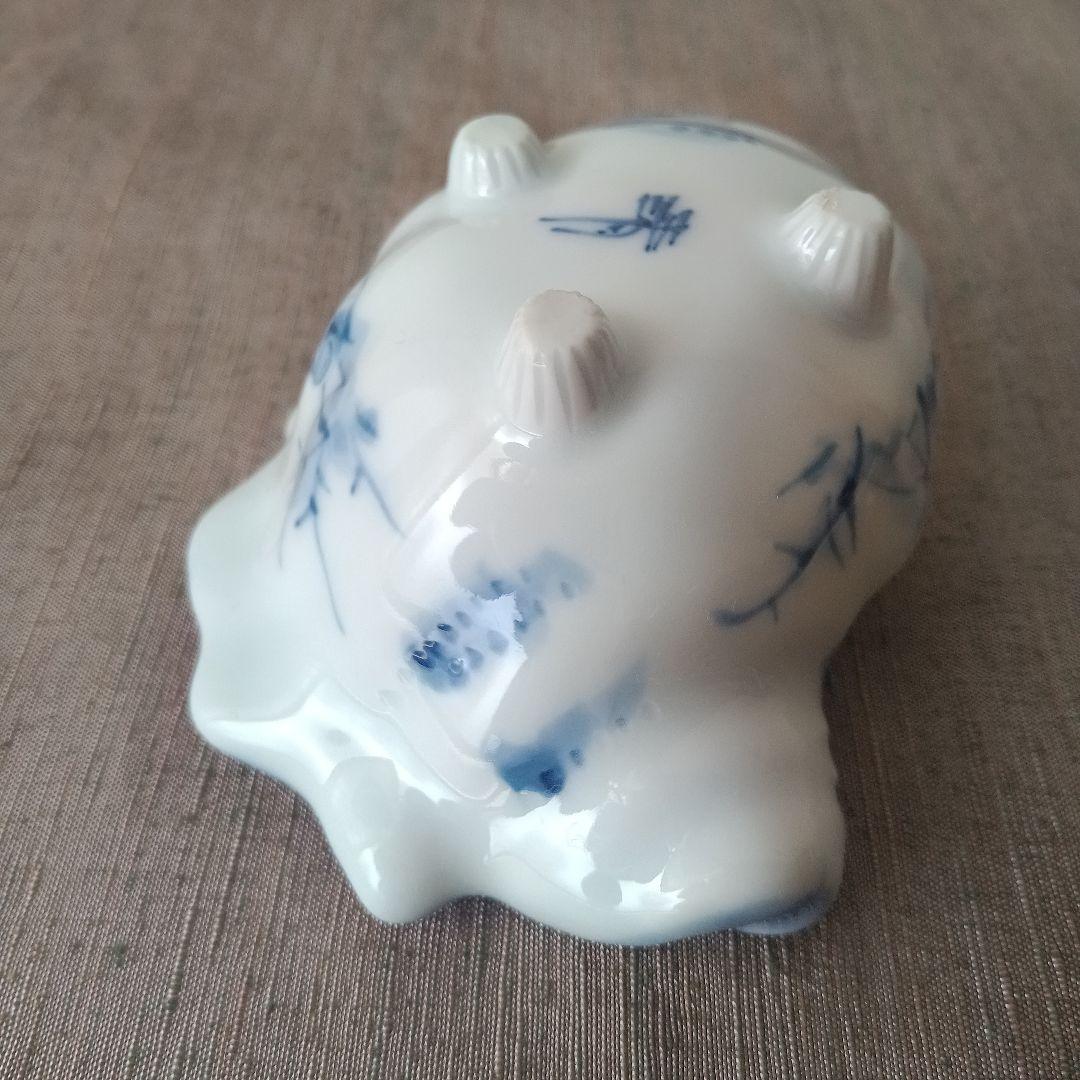 三川内焼　染付貝形蓋物　調味料入れ　平戸焼　栄螺型　流水　海藻　水草　海