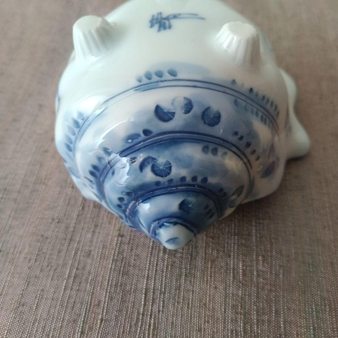 三川内焼　染付貝形蓋物　調味料入れ　平戸焼　栄螺型　流水　海藻　水草　海