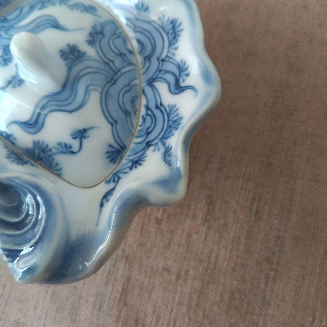 三川内焼　染付貝形蓋物　調味料入れ　平戸焼　栄螺型　流水　海藻　水草　海