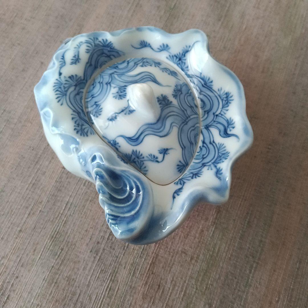 三川内焼　染付貝形蓋物　調味料入れ　平戸焼　栄螺型　流水　海藻　水草　海