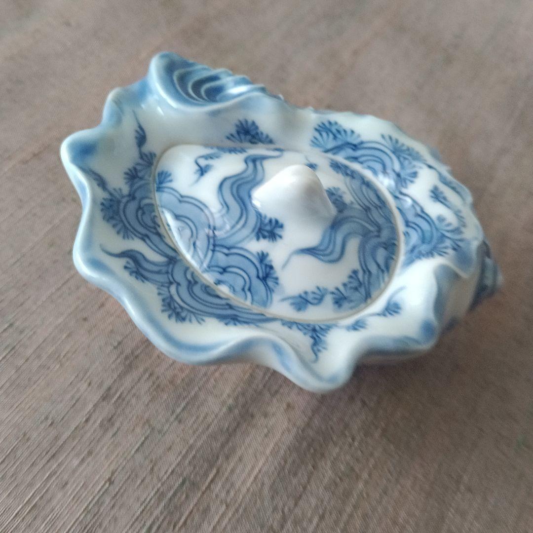 三川内焼　染付貝形蓋物　調味料入れ　平戸焼　栄螺型　流水　海藻　水草　海