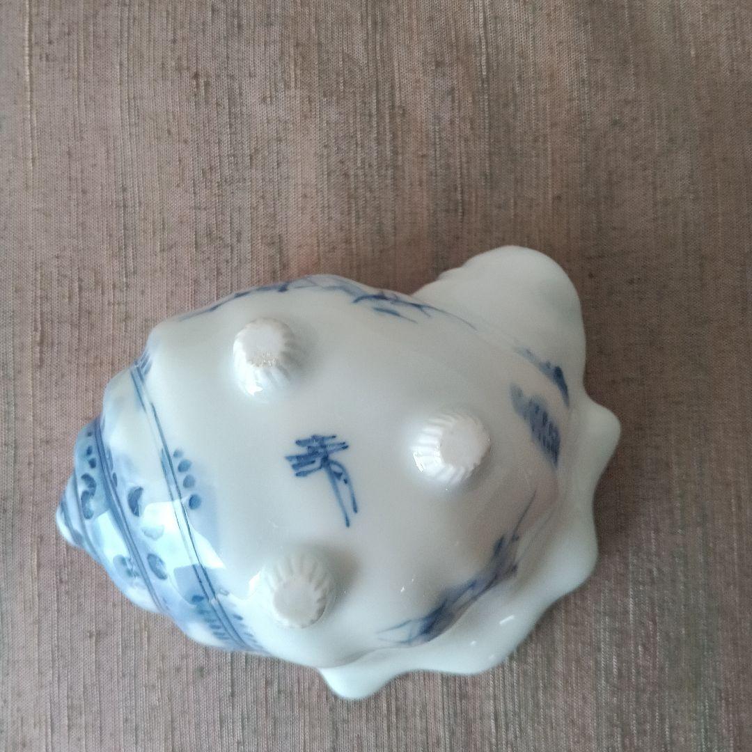 三川内焼　染付貝形蓋物　調味料入れ　平戸焼　栄螺型　流水　海藻　水草　海