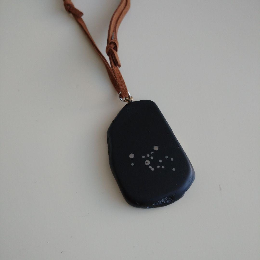 故 翠川袈裟美 作 硯スズリ黒色ペンダント レザー付き 新品未使用