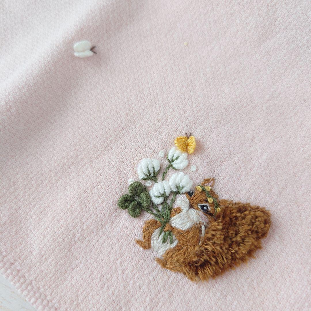 手刺繍入ちっちゃな タオルハンカチ【りす君とシロツメクサ】