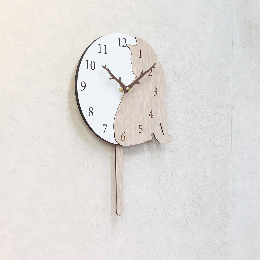 【限定値下げ】【静音タイプ】名入れ　しっぽ 振り子　猫⑦　ベージュ　掛け時計