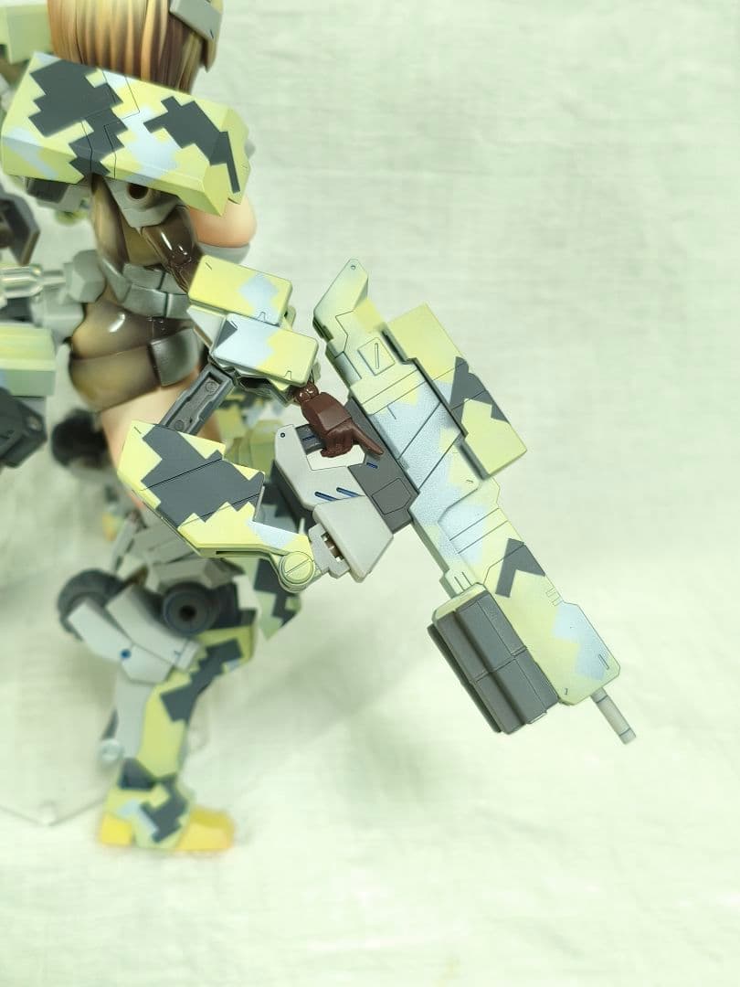 ト*ム様 コトブキヤ　フレームアームズ・ガール 輝鎚・甲　塗装完成品
