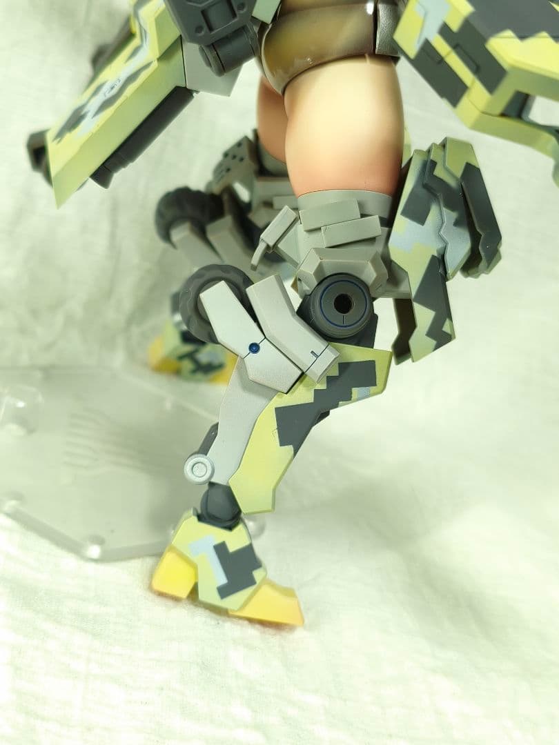 ト*ム様 コトブキヤ　フレームアームズ・ガール 輝鎚・甲　塗装完成品