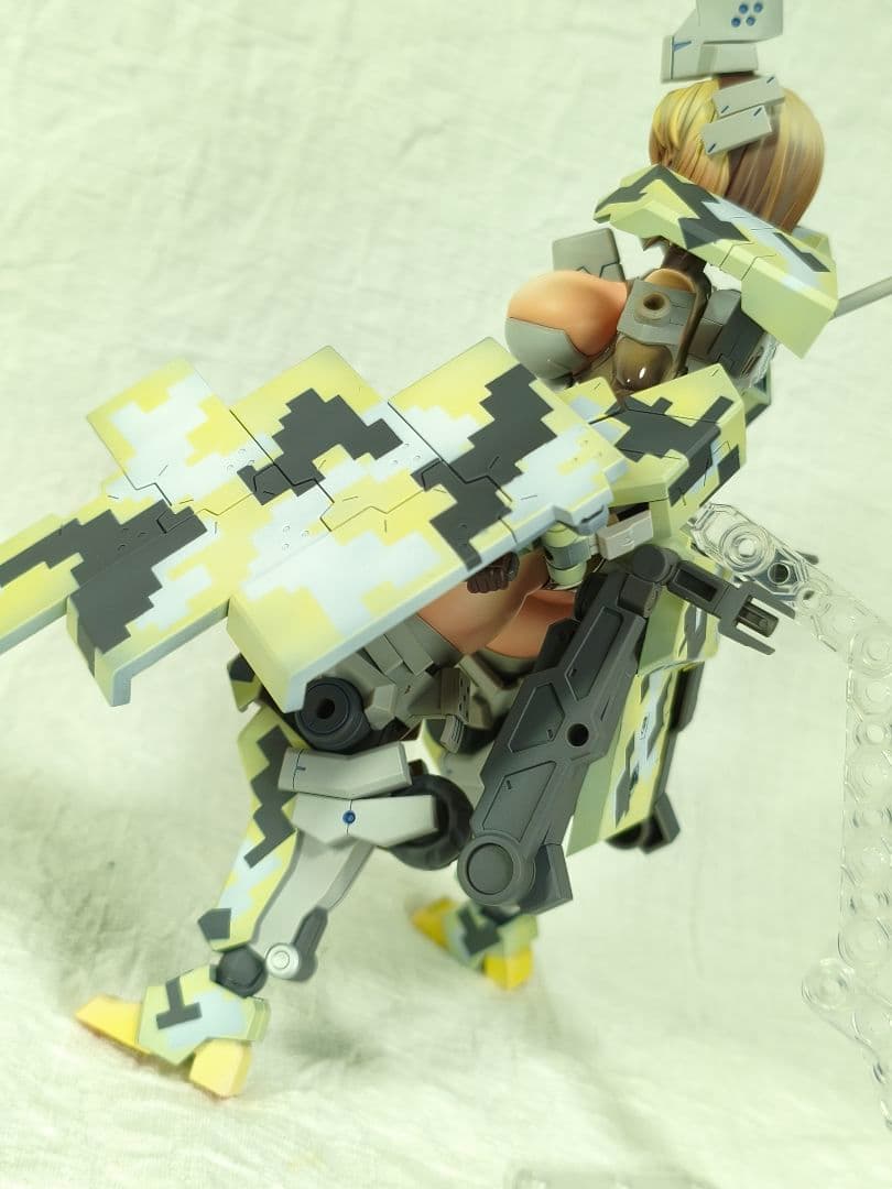 ト*ム様 コトブキヤ　フレームアームズ・ガール 輝鎚・甲　塗装完成品