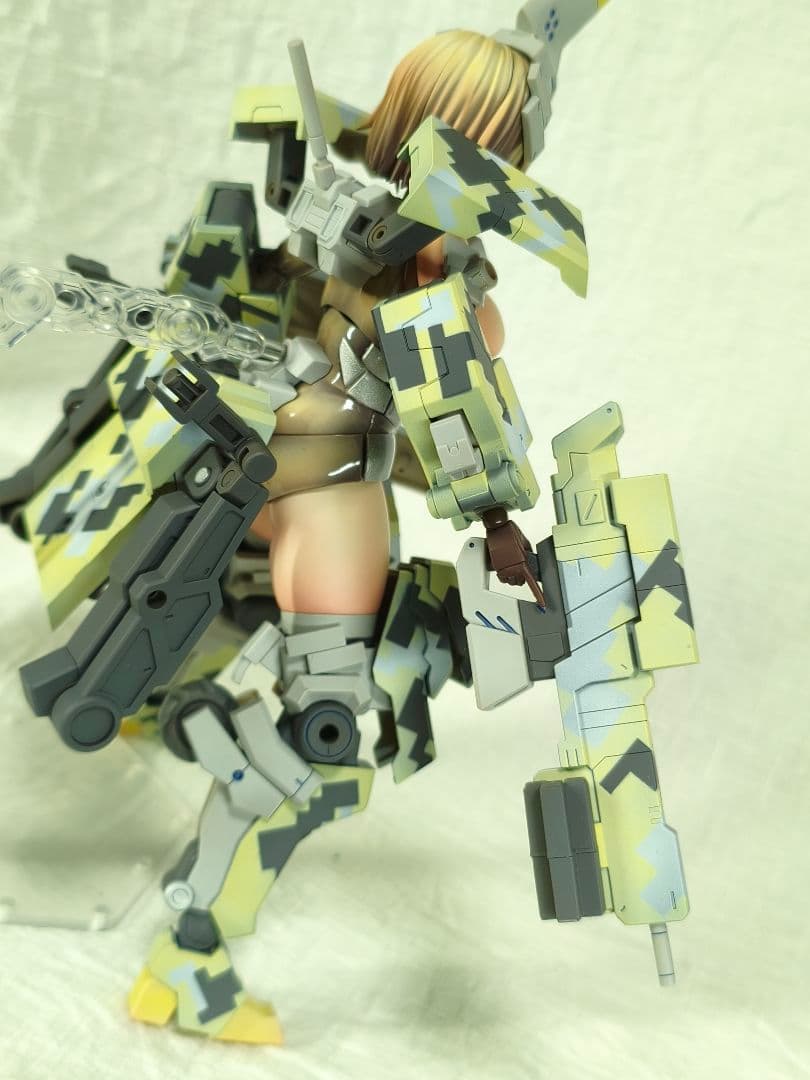 ト*ム様 コトブキヤ　フレームアームズ・ガール 輝鎚・甲　塗装完成品