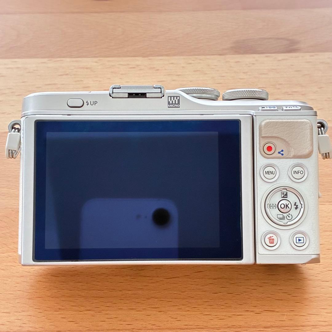 OLYMPUS PEN E-PL9 ホワイト[ダブルズーム・SDカード付き]