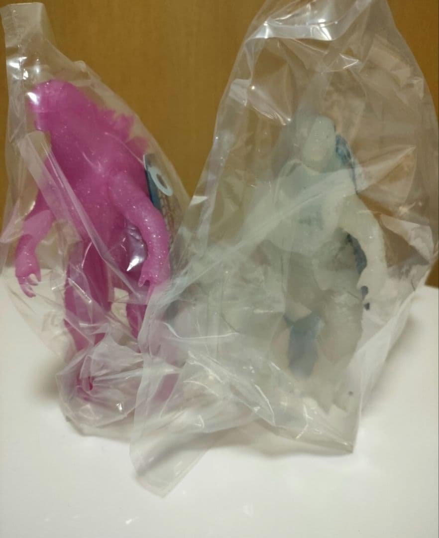 ゴジラ×コング フィギュア クリアラメメタブルー　クリアラメピンク　ゴジラ