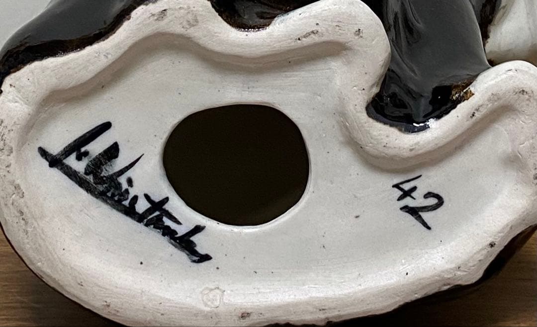 モデルNo.42　ウィンスタンレイキャット　初期作品　白黒ハチワレ猫　貫入無し❣️