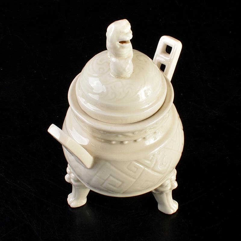 中国美術　徳化窯白磁　獅子摘　三足香炉　C　6267