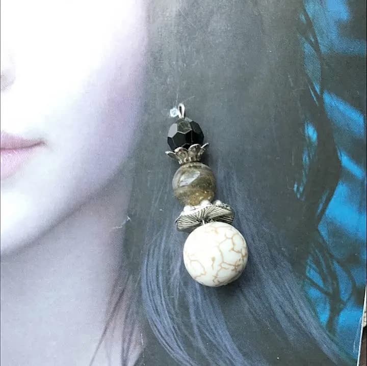 189 ラブラドライトとアンティークビーズのピアス