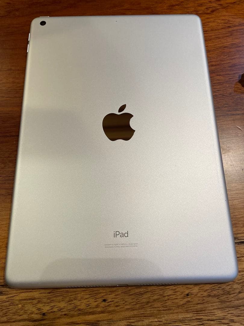 iPad 第7世代 32GB シルバー Wi-Fiモデル バッテリー容量79%