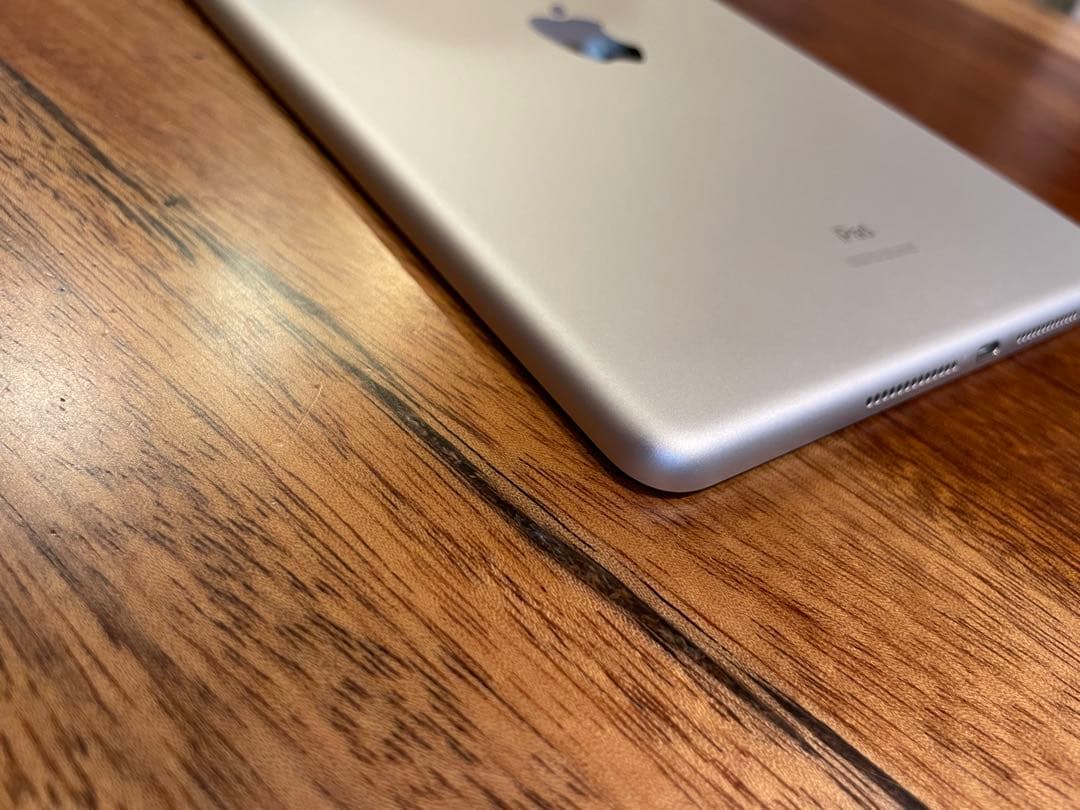 iPad 第7世代 32GB シルバー Wi-Fiモデル バッテリー容量79%