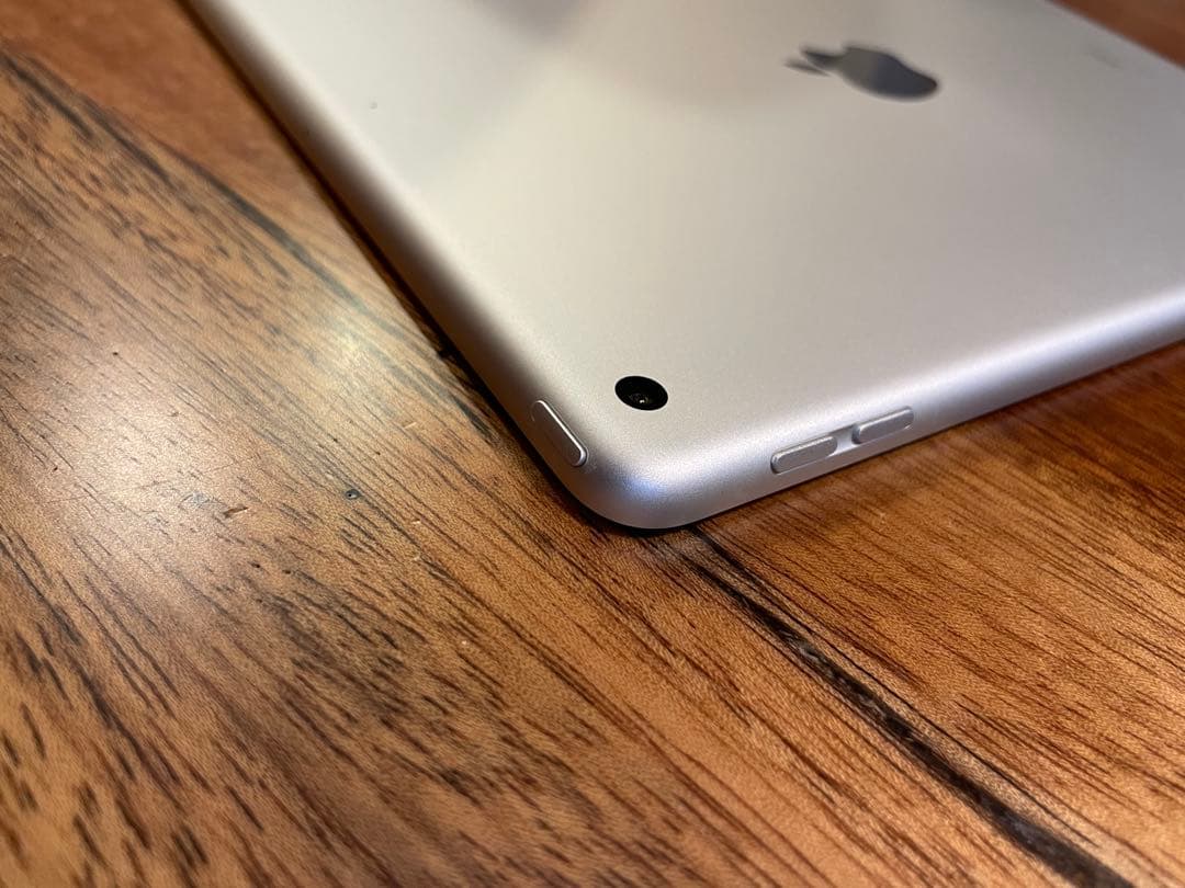 iPad 第7世代 32GB シルバー Wi-Fiモデル バッテリー容量79%