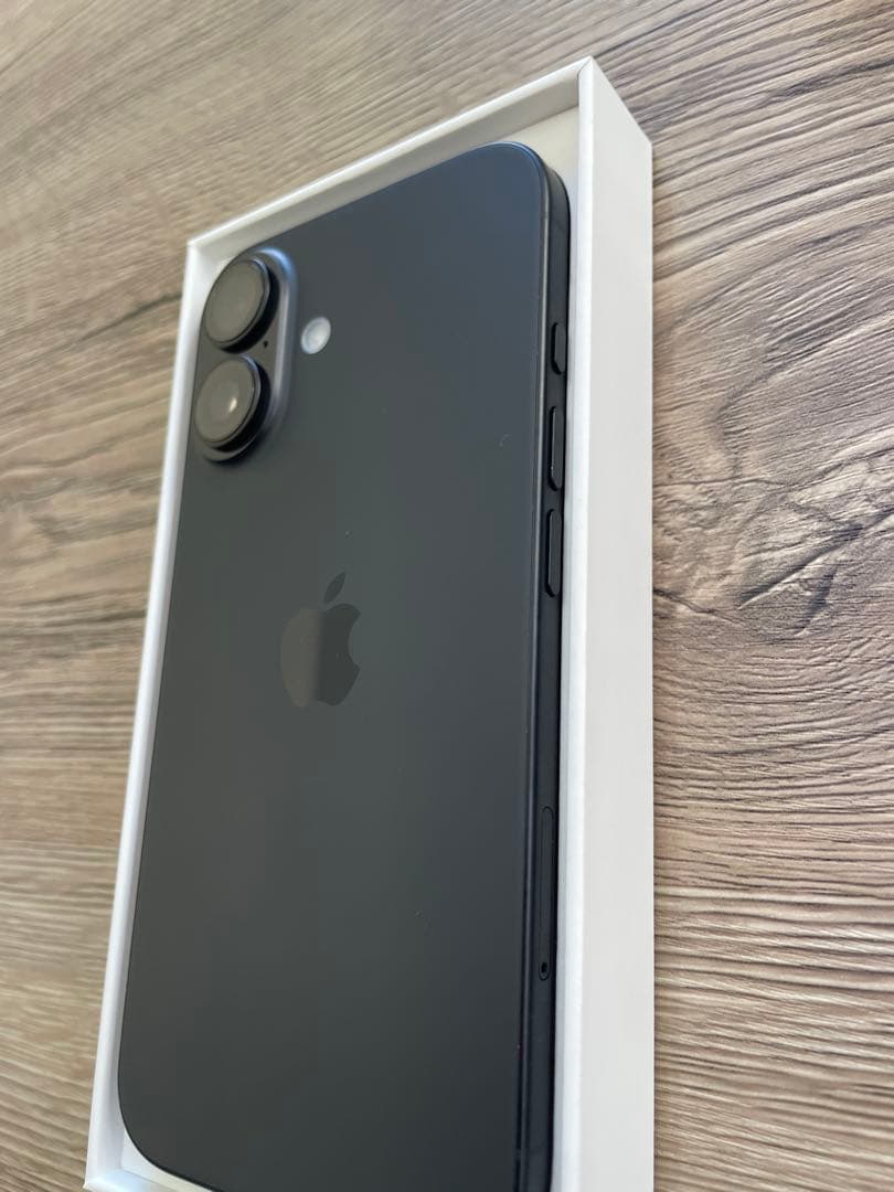 極美品！　ほぼ新品　Apple iPhone 16 128GB BLA